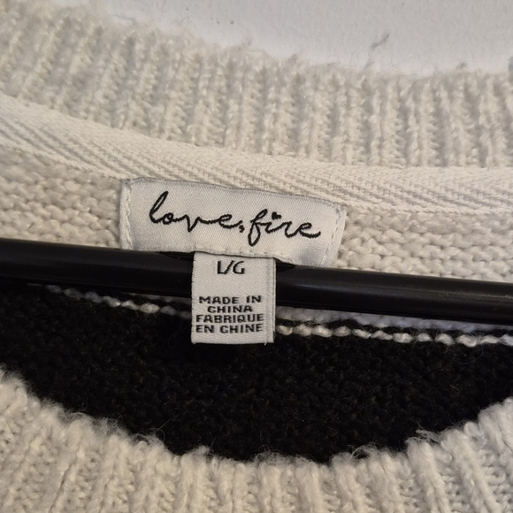 Classic Black and White Striped Women's Sweater - Picture 4 of 7